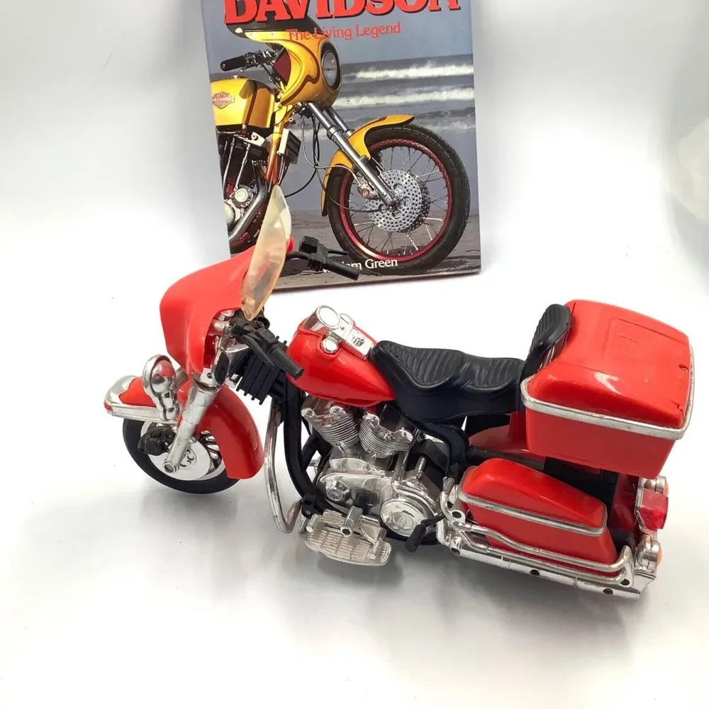 Harley‎ Davidson Plastic Motorcycle 14 x 9 with Sound and The Living Legend Book